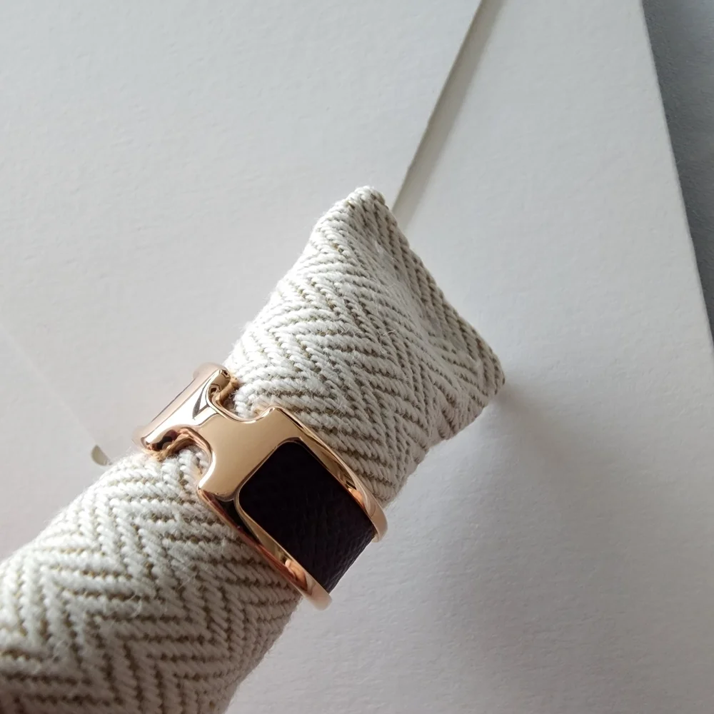 GIFTABLE Hermès Olympe Ring Cassis Small - Picture 6 of 8